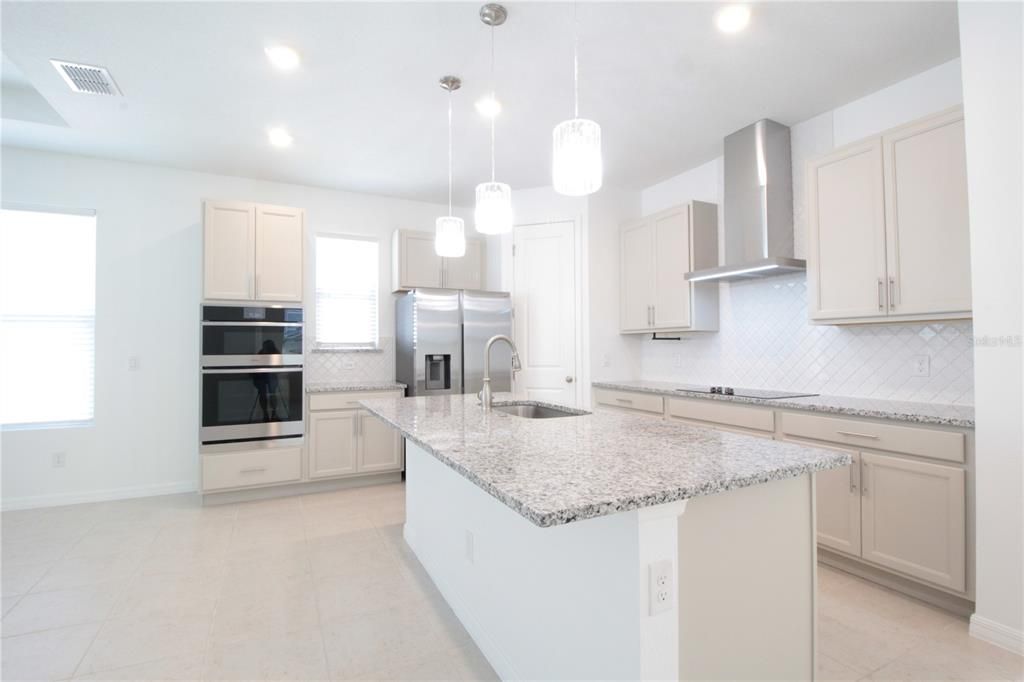 В аренду: $2,700 (3 спален, 2 ванн, 1970 Квадратных фут)