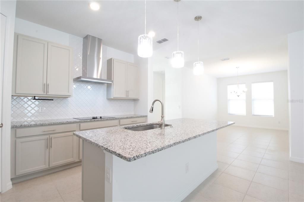 В аренду: $2,700 (3 спален, 2 ванн, 1970 Квадратных фут)