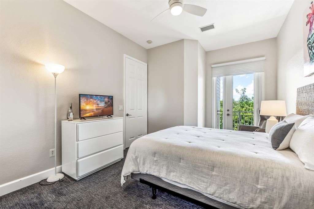 待售: $450,000 (3 贝兹, 3 浴室, 2247 平方英尺)