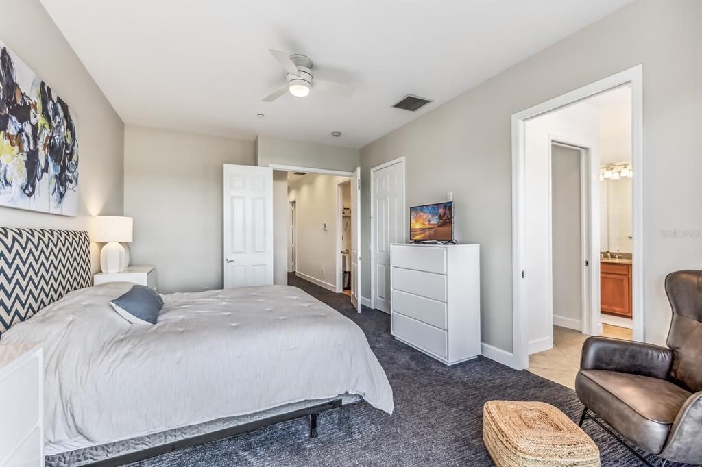 待售: $450,000 (3 贝兹, 3 浴室, 2247 平方英尺)