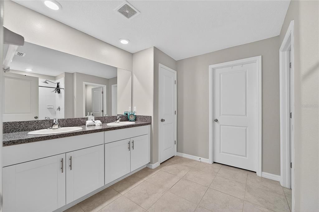 For Sale: $359,000 (4 beds, 2 baths, 1935 Square Feet)