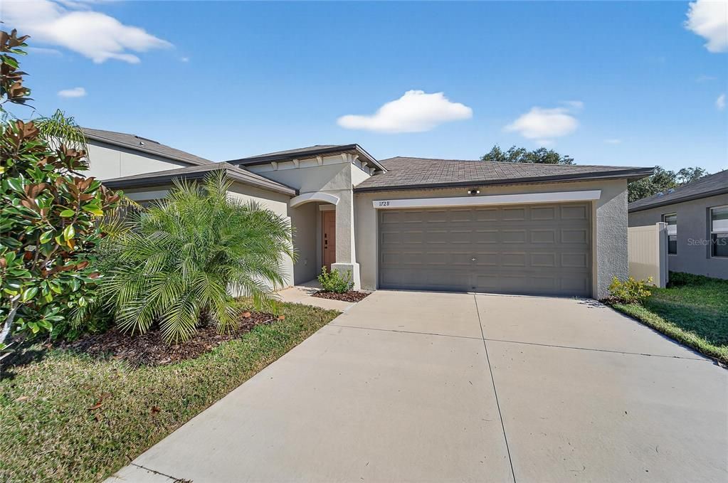 For Sale: $359,000 (4 beds, 2 baths, 1935 Square Feet)