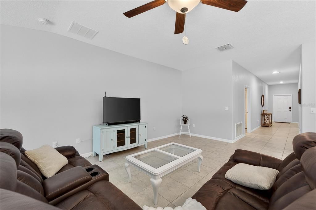 For Sale: $359,000 (4 beds, 2 baths, 1935 Square Feet)