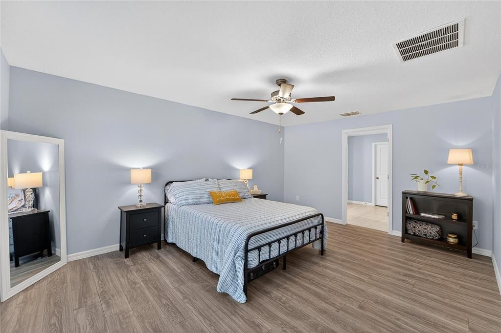 For Sale: $359,000 (4 beds, 2 baths, 1935 Square Feet)