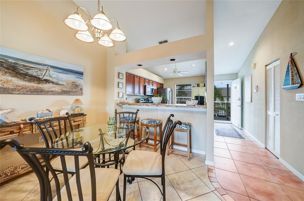 待售: $295,500 (2 贝兹, 2 浴室, 1110 平方英尺)