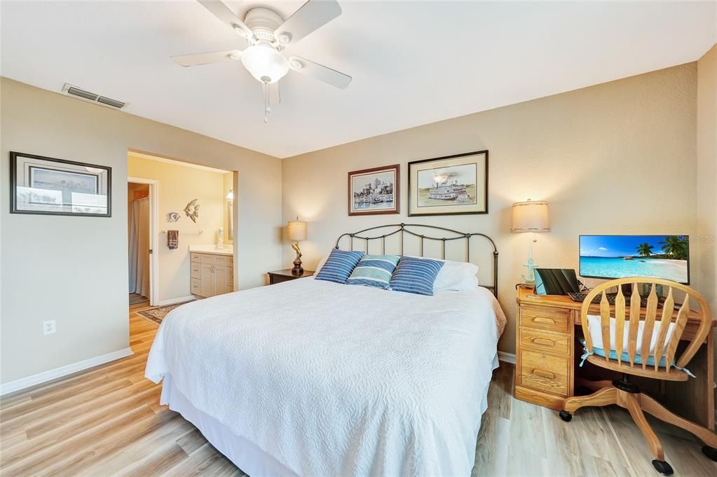 待售: $295,500 (2 贝兹, 2 浴室, 1110 平方英尺)