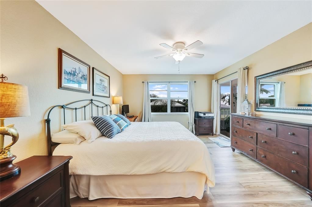 待售: $295,500 (2 贝兹, 2 浴室, 1110 平方英尺)