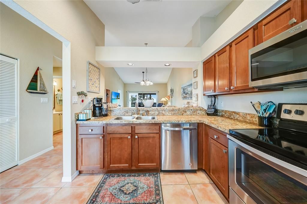 待售: $295,500 (2 贝兹, 2 浴室, 1110 平方英尺)