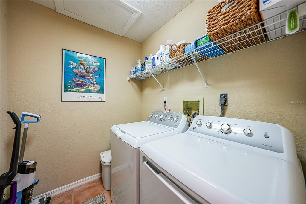 待售: $295,500 (2 贝兹, 2 浴室, 1110 平方英尺)