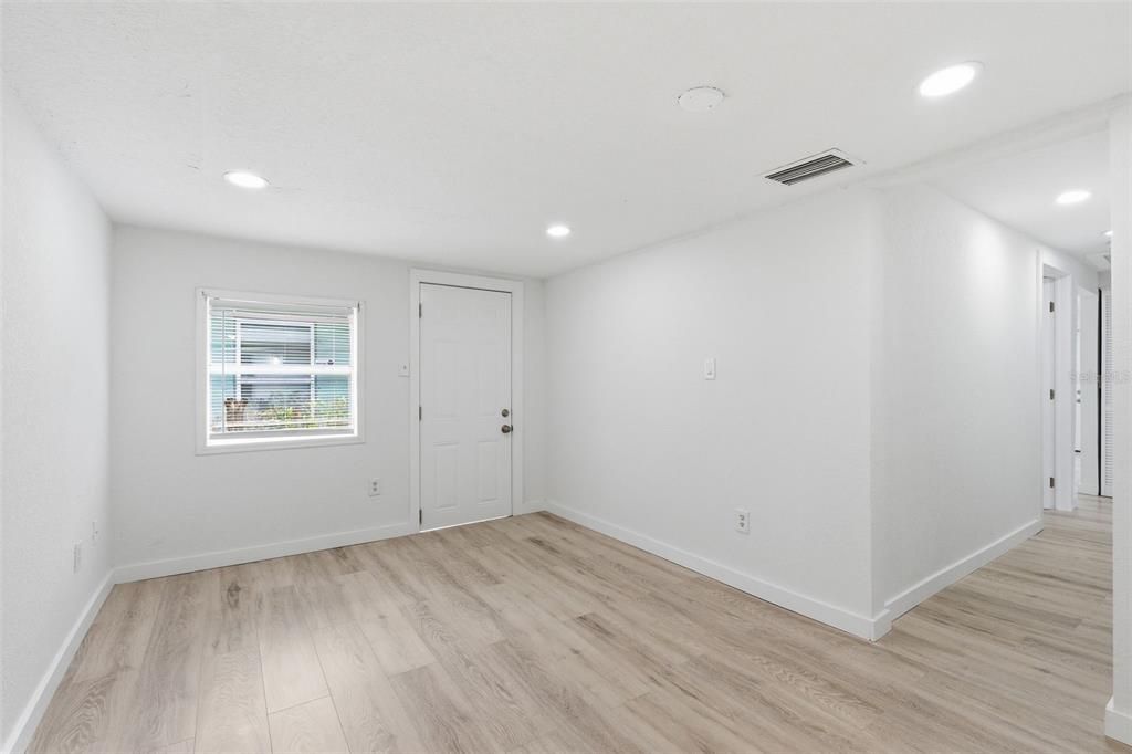 待售: $255,000 (3 贝兹, 2 浴室, 820 平方英尺)