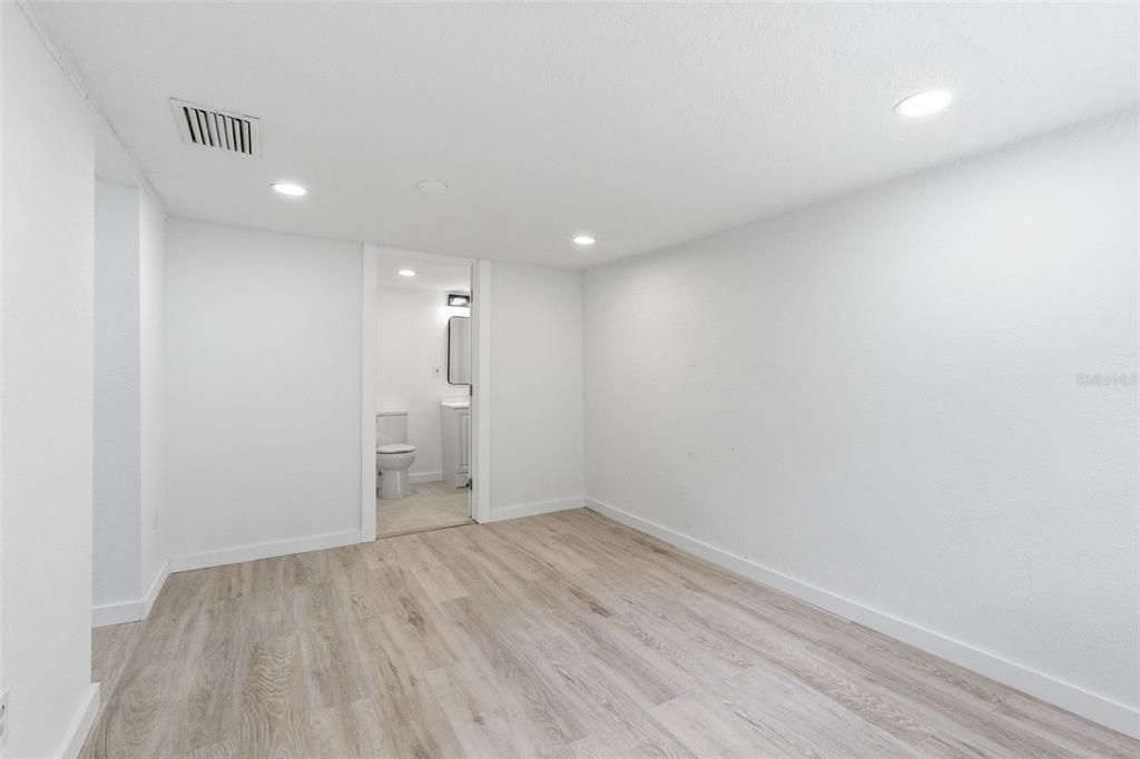 待售: $255,000 (3 贝兹, 2 浴室, 820 平方英尺)