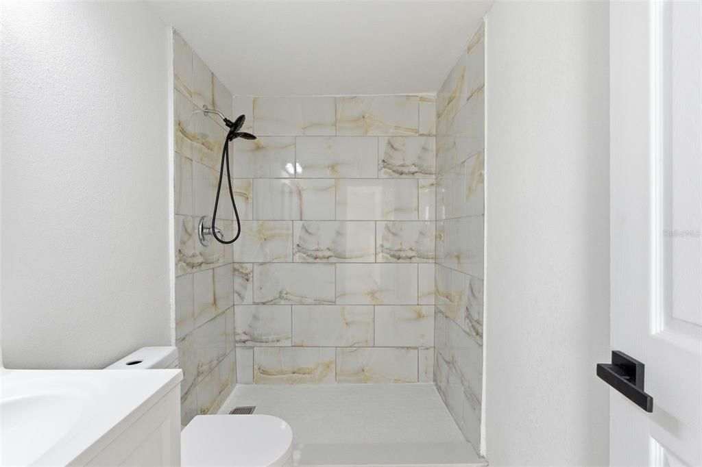 待售: $255,000 (3 贝兹, 2 浴室, 820 平方英尺)