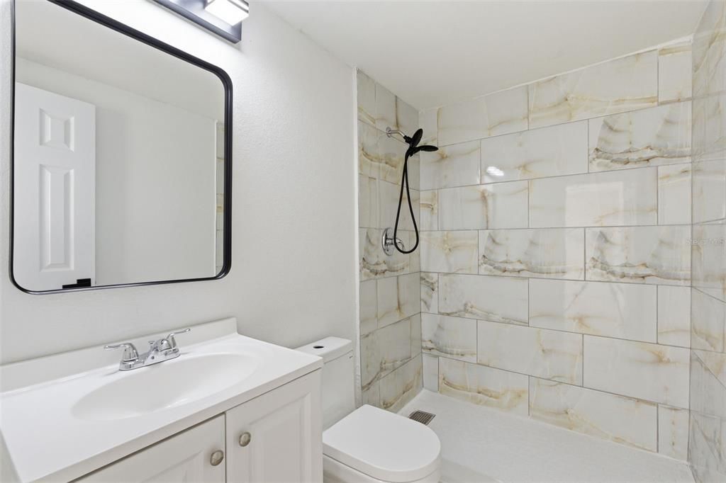 待售: $255,000 (3 贝兹, 2 浴室, 820 平方英尺)