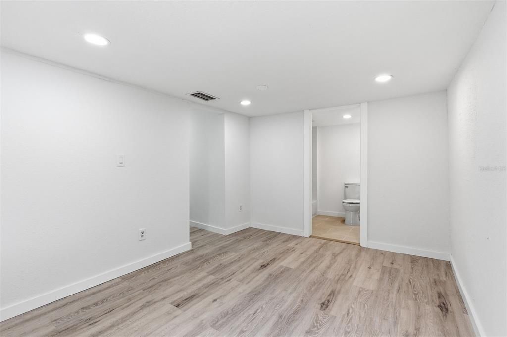 待售: $255,000 (3 贝兹, 2 浴室, 820 平方英尺)