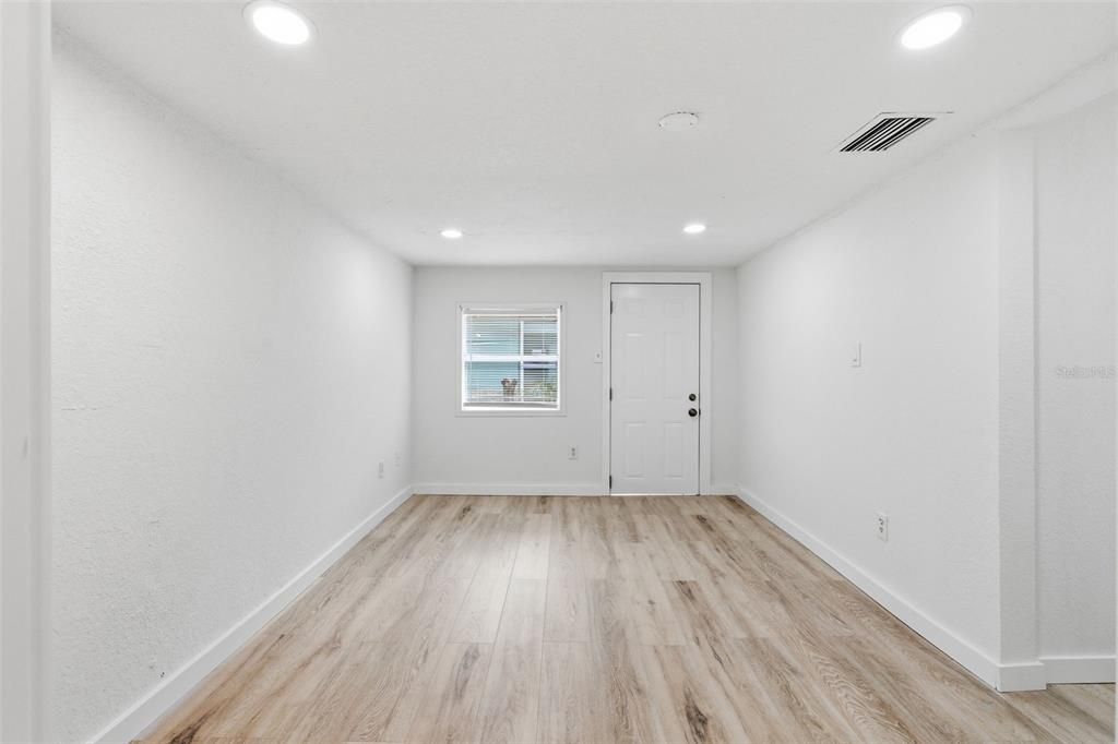 待售: $255,000 (3 贝兹, 2 浴室, 820 平方英尺)