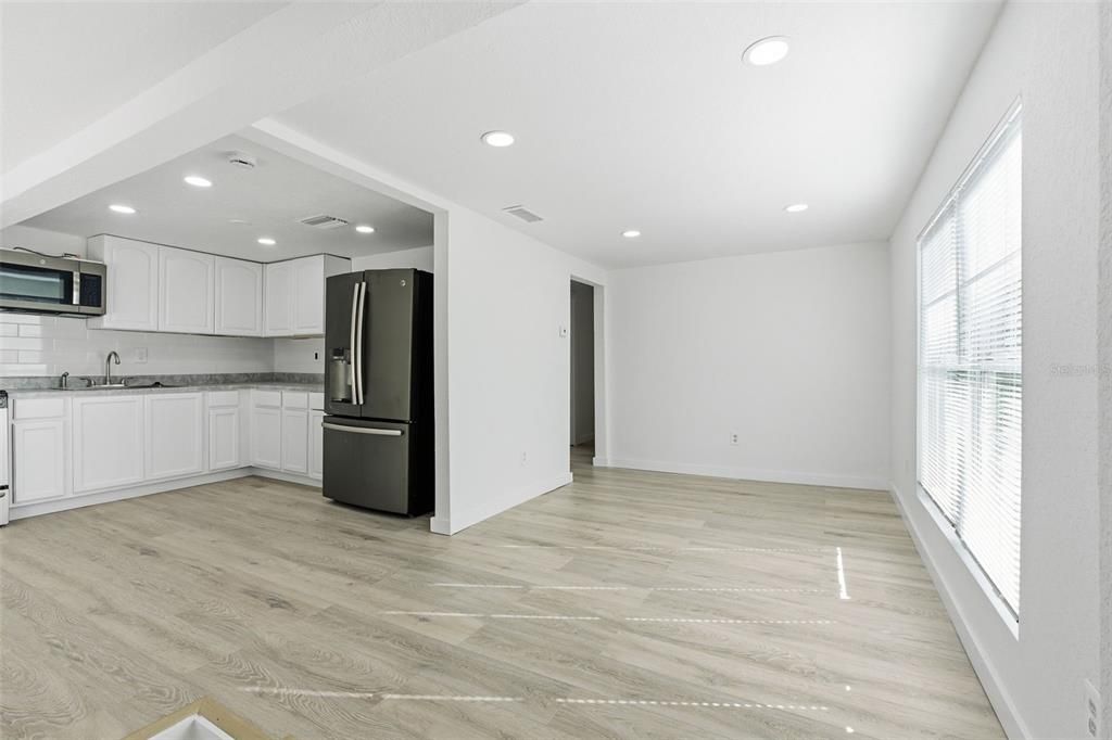 待售: $255,000 (3 贝兹, 2 浴室, 820 平方英尺)