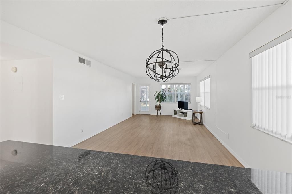 En Venta: $250,000 (2 camas, 2 baños, 1091 Pies cuadrados)