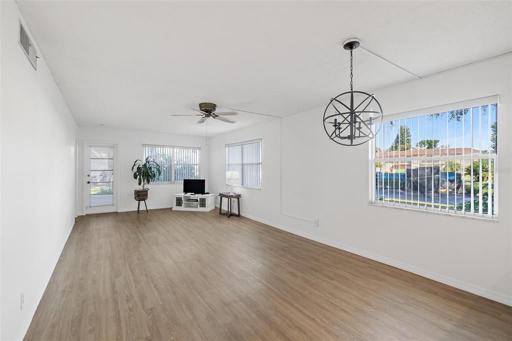 En Venta: $250,000 (2 camas, 2 baños, 1091 Pies cuadrados)