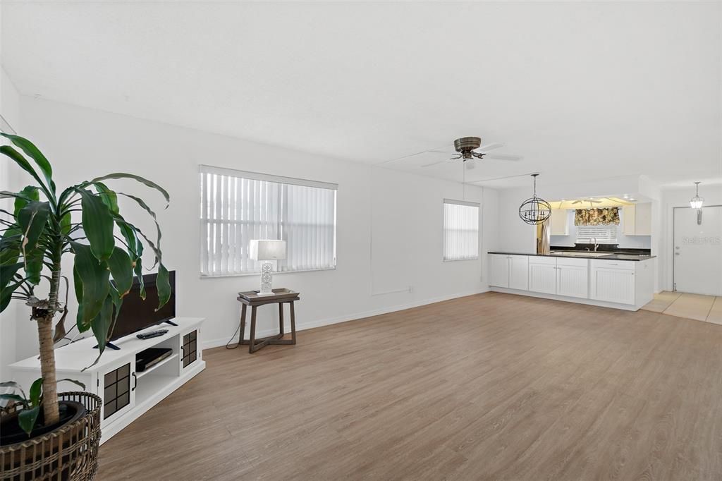 En Venta: $250,000 (2 camas, 2 baños, 1091 Pies cuadrados)