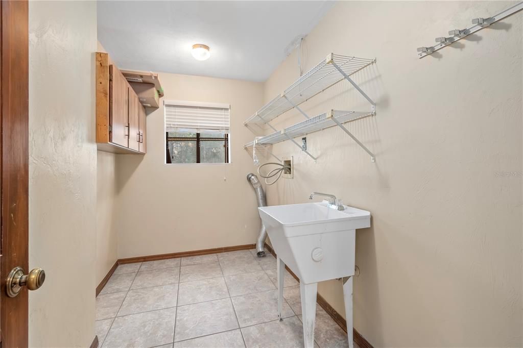 En Venta: $699,000 (3 camas, 2 baños, 2579 Pies cuadrados)