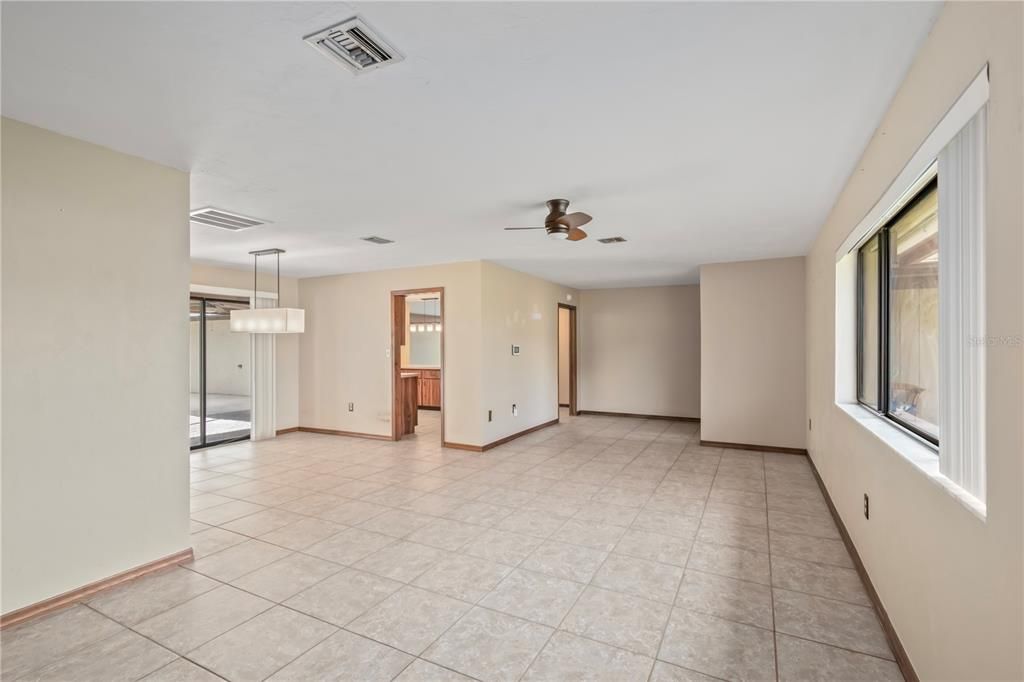 En Venta: $699,000 (3 camas, 2 baños, 2579 Pies cuadrados)