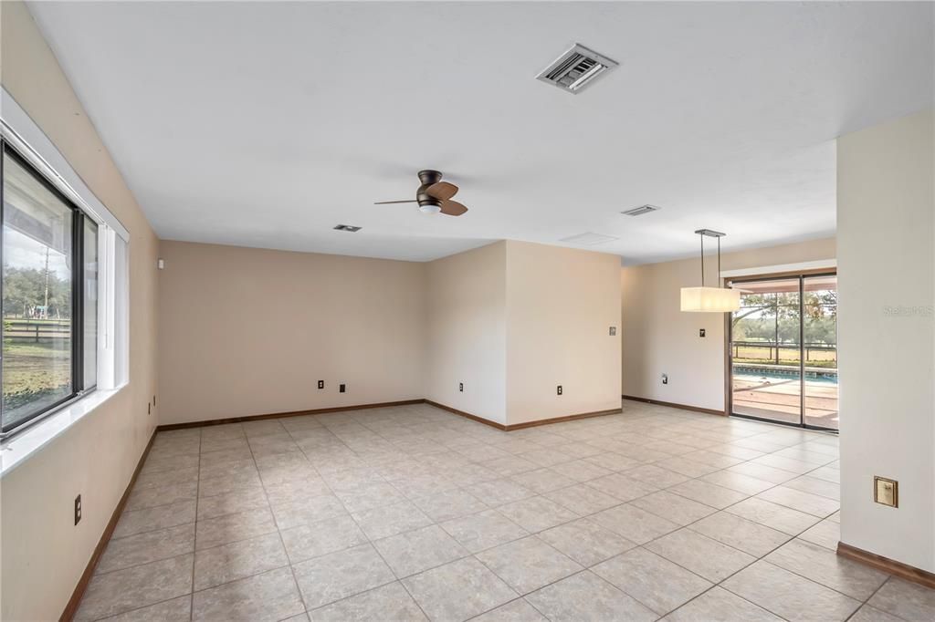 En Venta: $699,000 (3 camas, 2 baños, 2579 Pies cuadrados)