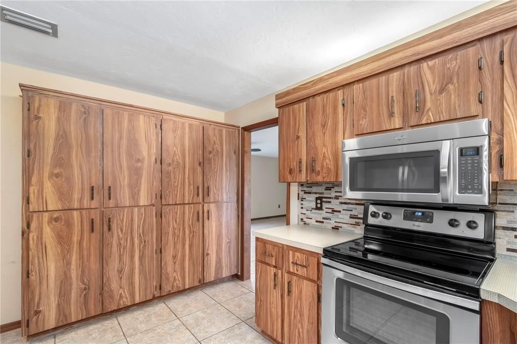 En Venta: $699,000 (3 camas, 2 baños, 2579 Pies cuadrados)