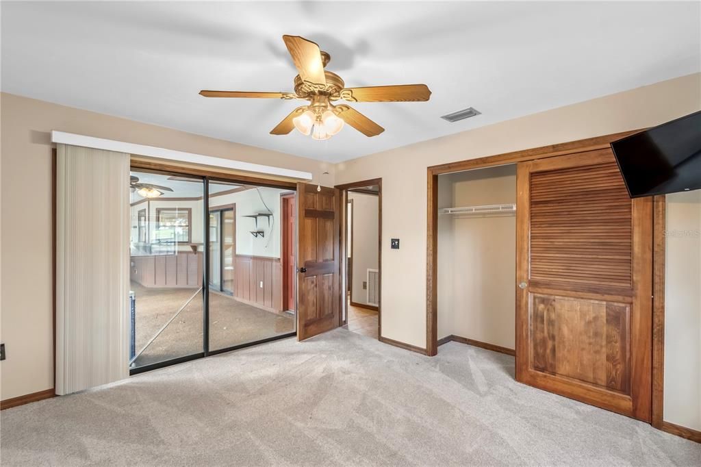 En Venta: $699,000 (3 camas, 2 baños, 2579 Pies cuadrados)