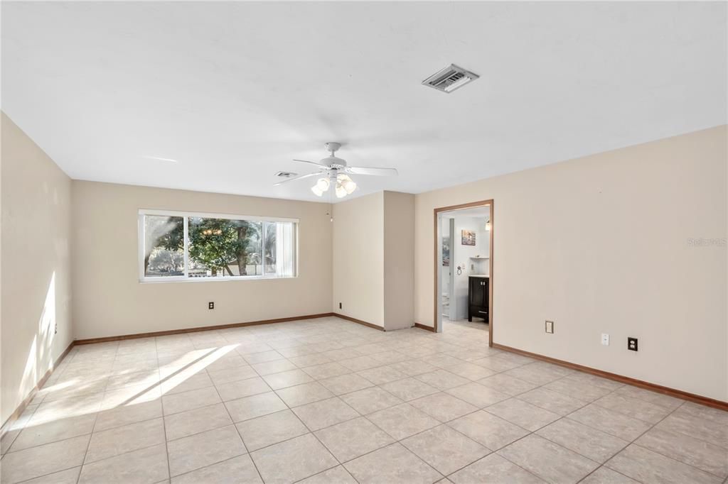 En Venta: $699,000 (3 camas, 2 baños, 2579 Pies cuadrados)