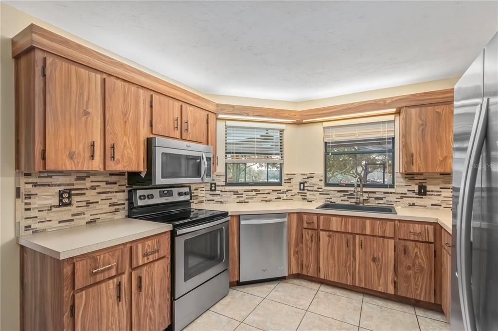 En Venta: $699,000 (3 camas, 2 baños, 2579 Pies cuadrados)