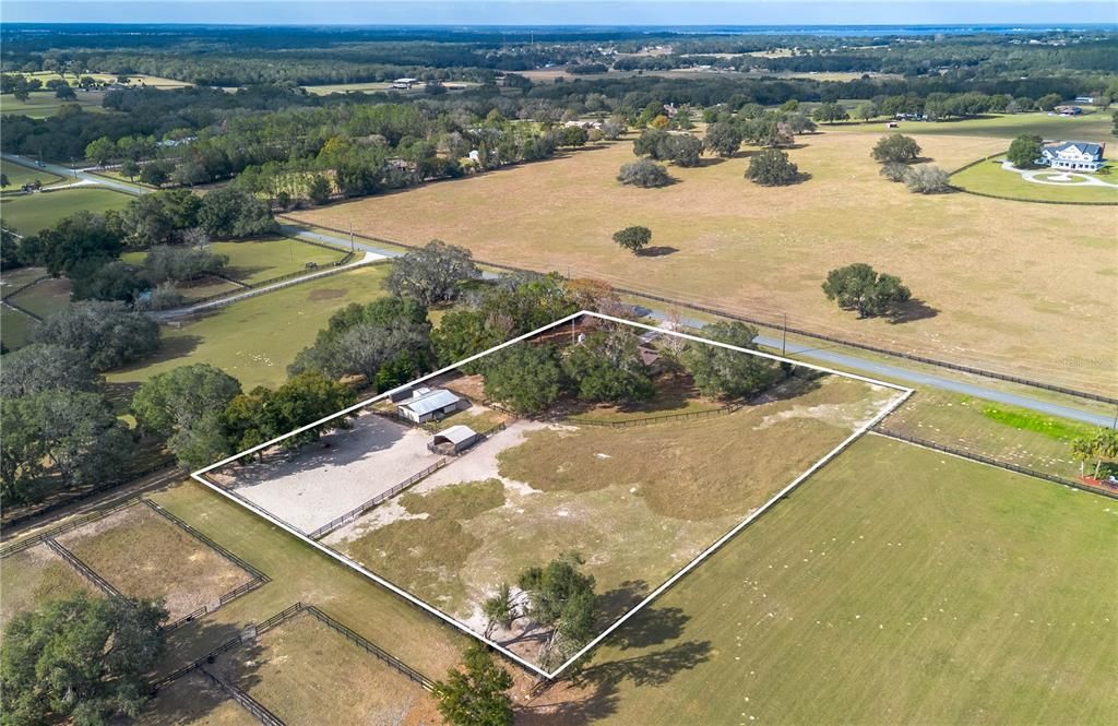 En Venta: $699,000 (3 camas, 2 baños, 2579 Pies cuadrados)