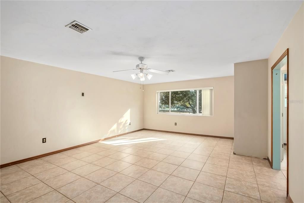 En Venta: $699,000 (3 camas, 2 baños, 2579 Pies cuadrados)