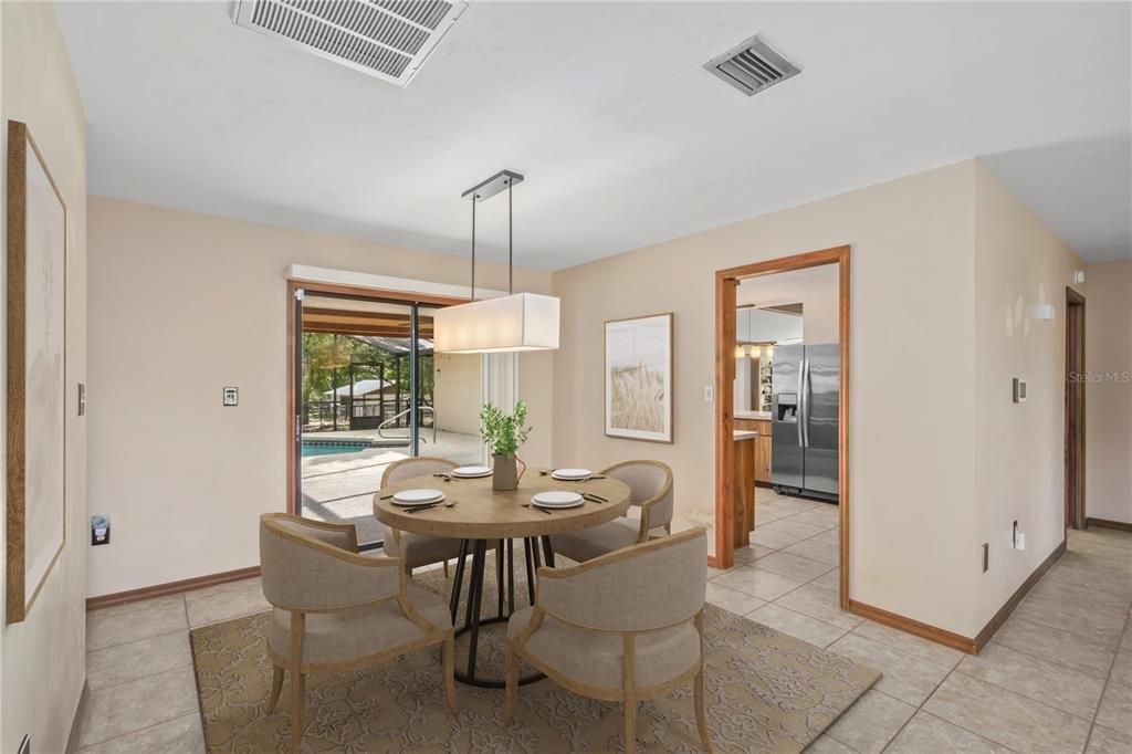 En Venta: $699,000 (3 camas, 2 baños, 2579 Pies cuadrados)