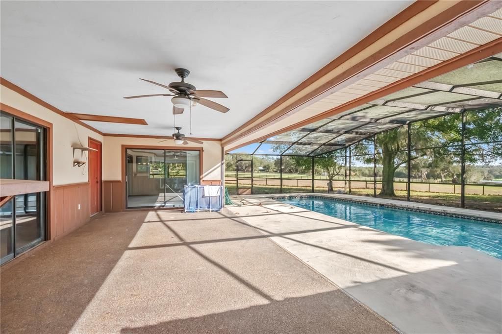 En Venta: $699,000 (3 camas, 2 baños, 2579 Pies cuadrados)