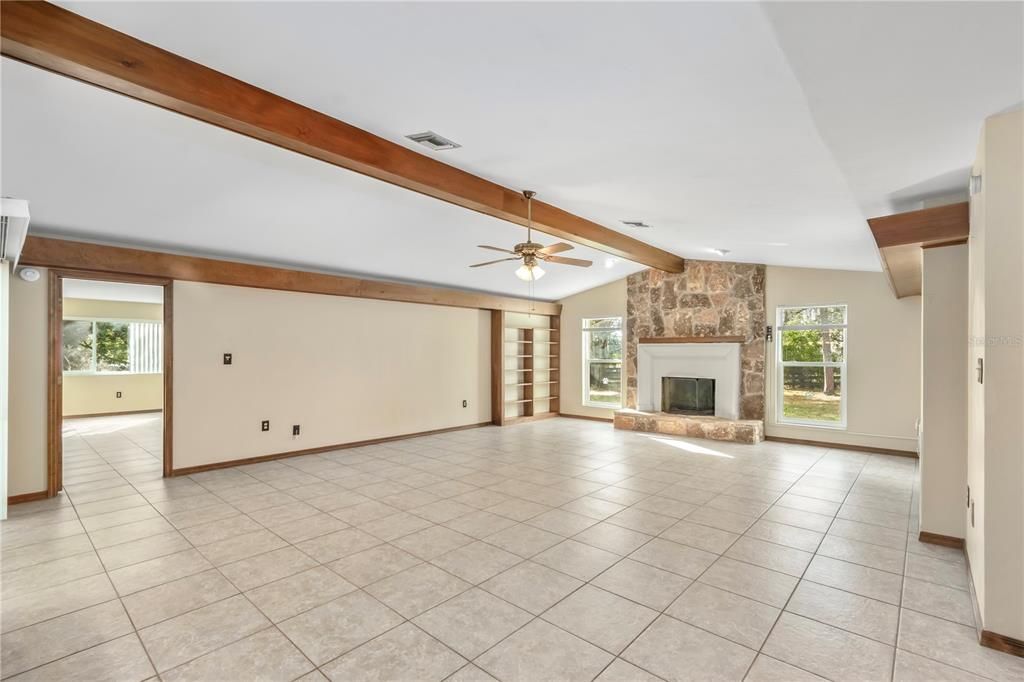 En Venta: $699,000 (3 camas, 2 baños, 2579 Pies cuadrados)