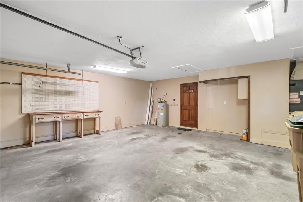 En Venta: $699,000 (3 camas, 2 baños, 2579 Pies cuadrados)