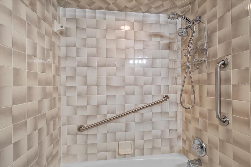 En Venta: $699,000 (3 camas, 2 baños, 2579 Pies cuadrados)