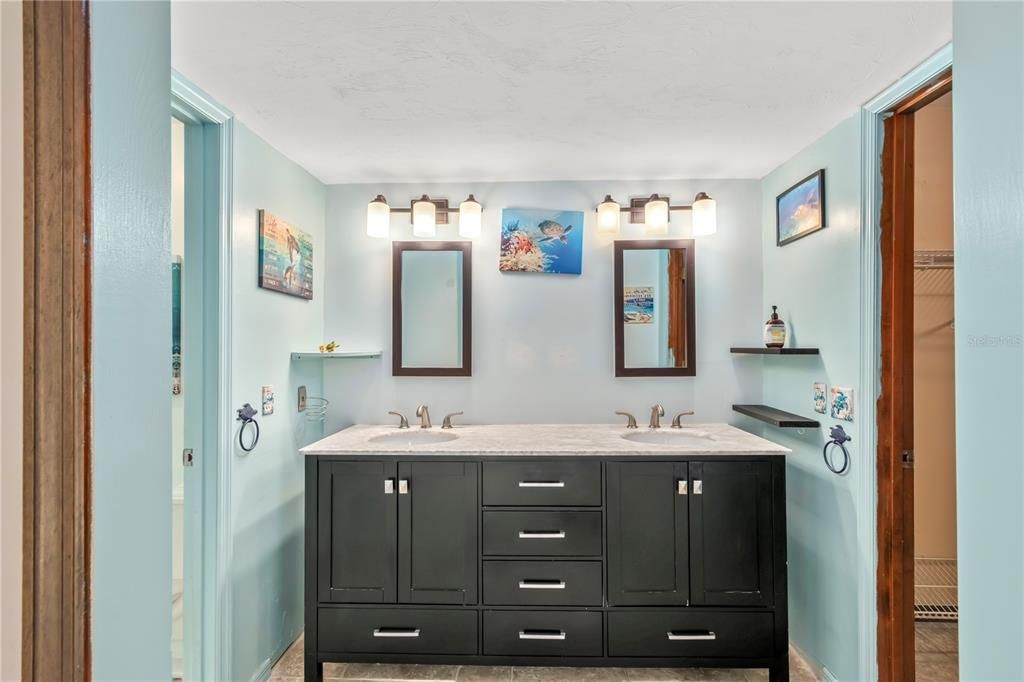 En Venta: $699,000 (3 camas, 2 baños, 2579 Pies cuadrados)