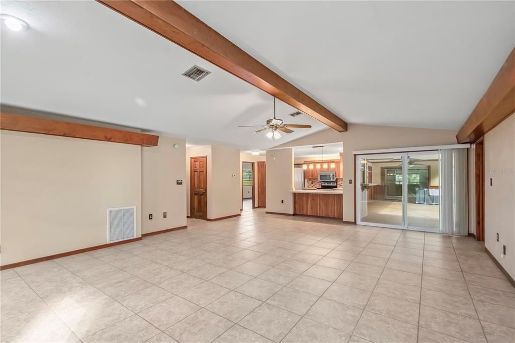 En Venta: $699,000 (3 camas, 2 baños, 2579 Pies cuadrados)