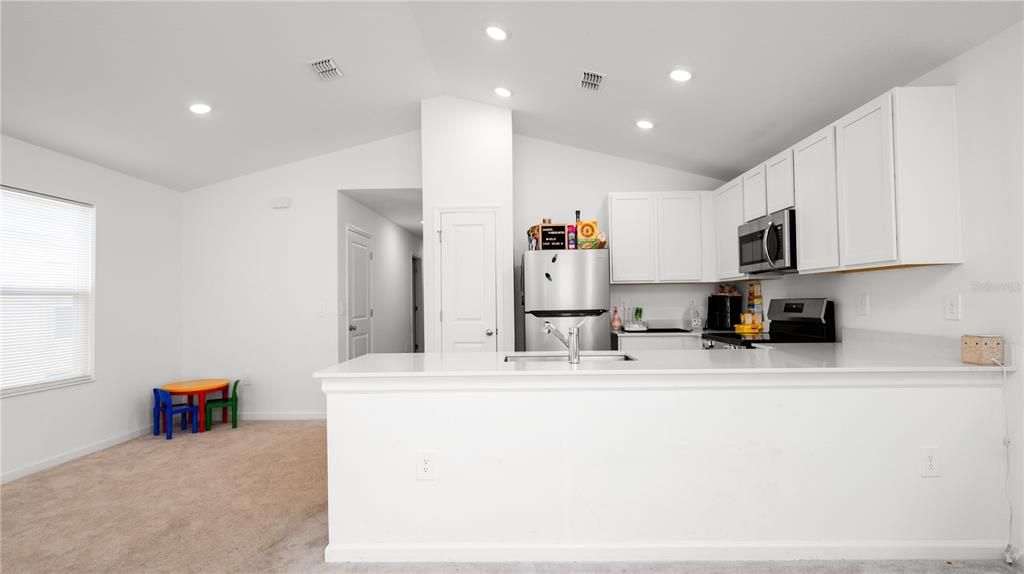 待售: $250,000 (3 贝兹, 2 浴室, 1300 平方英尺)