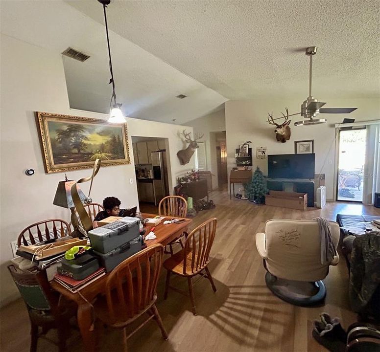 待售: $259,900 (3 贝兹, 2 浴室, 1396 平方英尺)