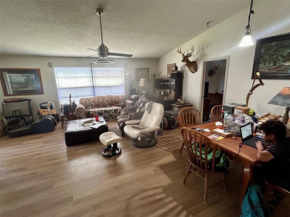 待售: $259,900 (3 贝兹, 2 浴室, 1396 平方英尺)