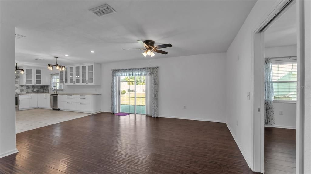 待售: $357,000 (3 贝兹, 2 浴室, 1824 平方英尺)