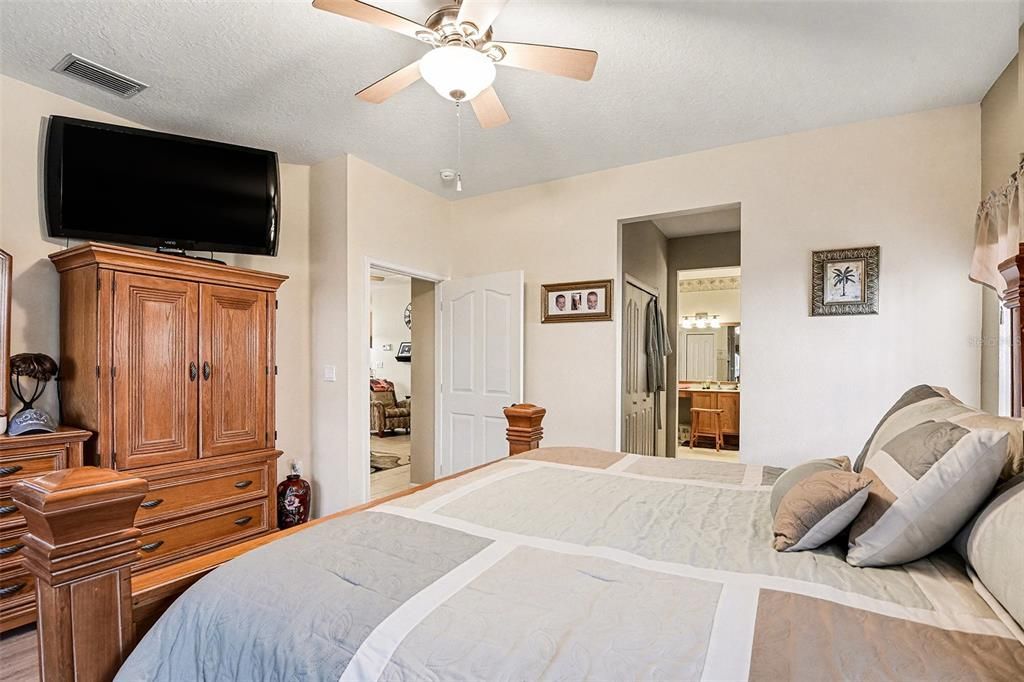 待售: $390,000 (2 贝兹, 2 浴室, 1689 平方英尺)