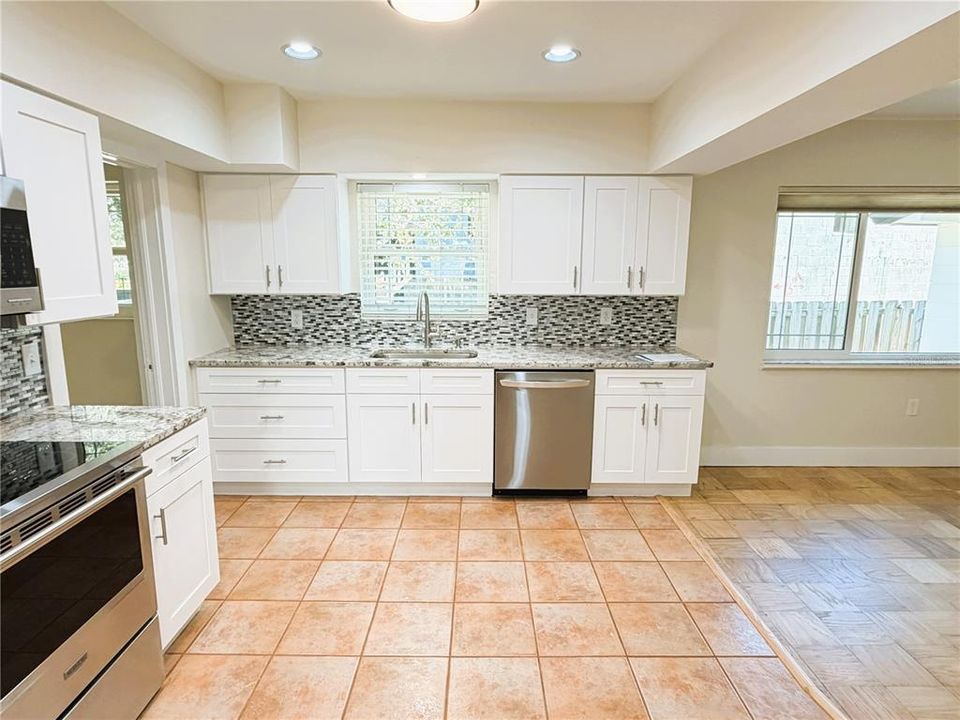 В аренду: $4,100 (3 спален, 3 ванн, 2011 Квадратных фут)