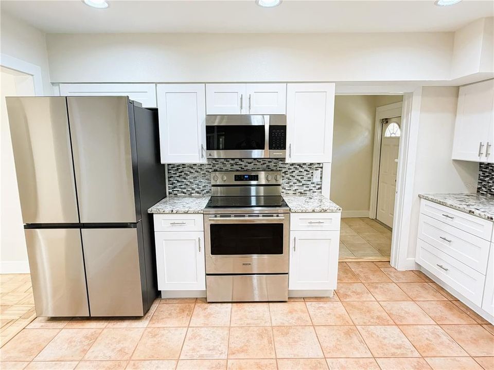 В аренду: $4,100 (3 спален, 3 ванн, 2011 Квадратных фут)