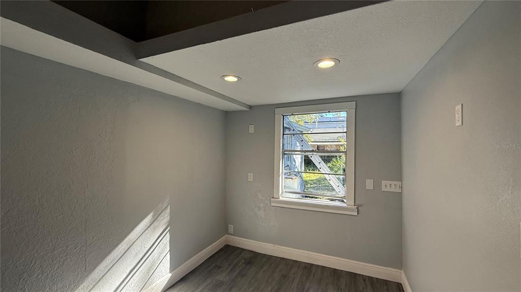 出租: $1,650 (2 贝兹, 1 浴室, 1184 平方英尺)