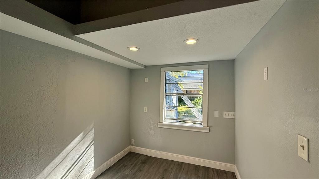 出租: $1,650 (2 贝兹, 1 浴室, 1184 平方英尺)