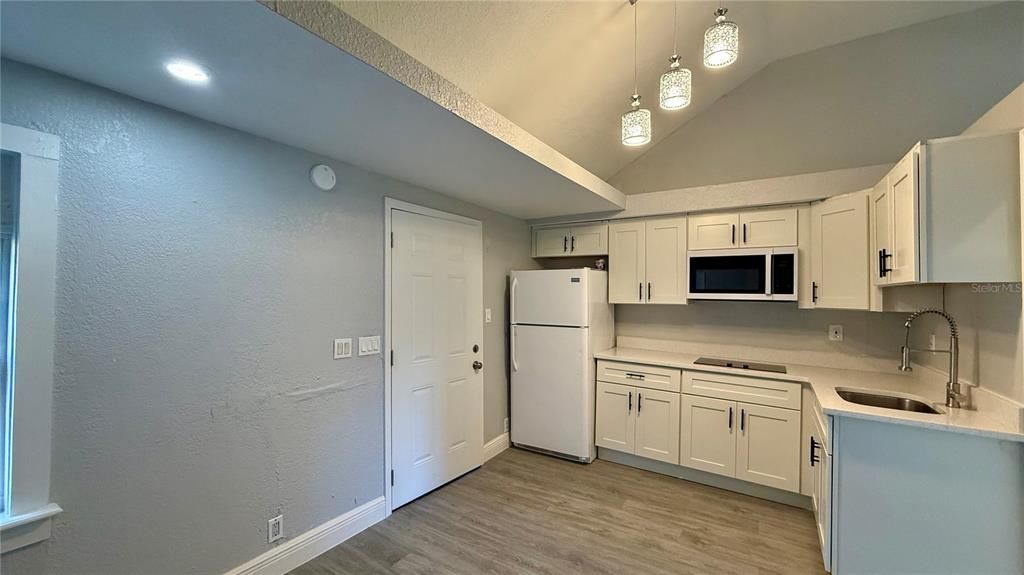 出租: $1,650 (2 贝兹, 1 浴室, 1184 平方英尺)