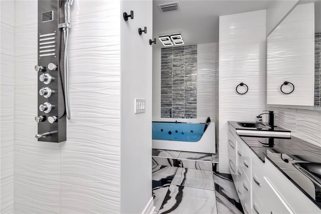 For Sale: $1,595,000 (3 beds, 3 baths, 1733 Square Feet)